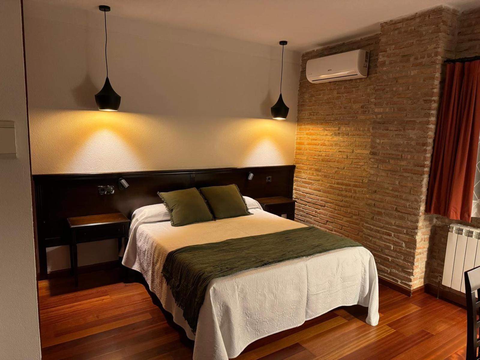 Hospedium Hotel La Fuente Candelario Exterior photo