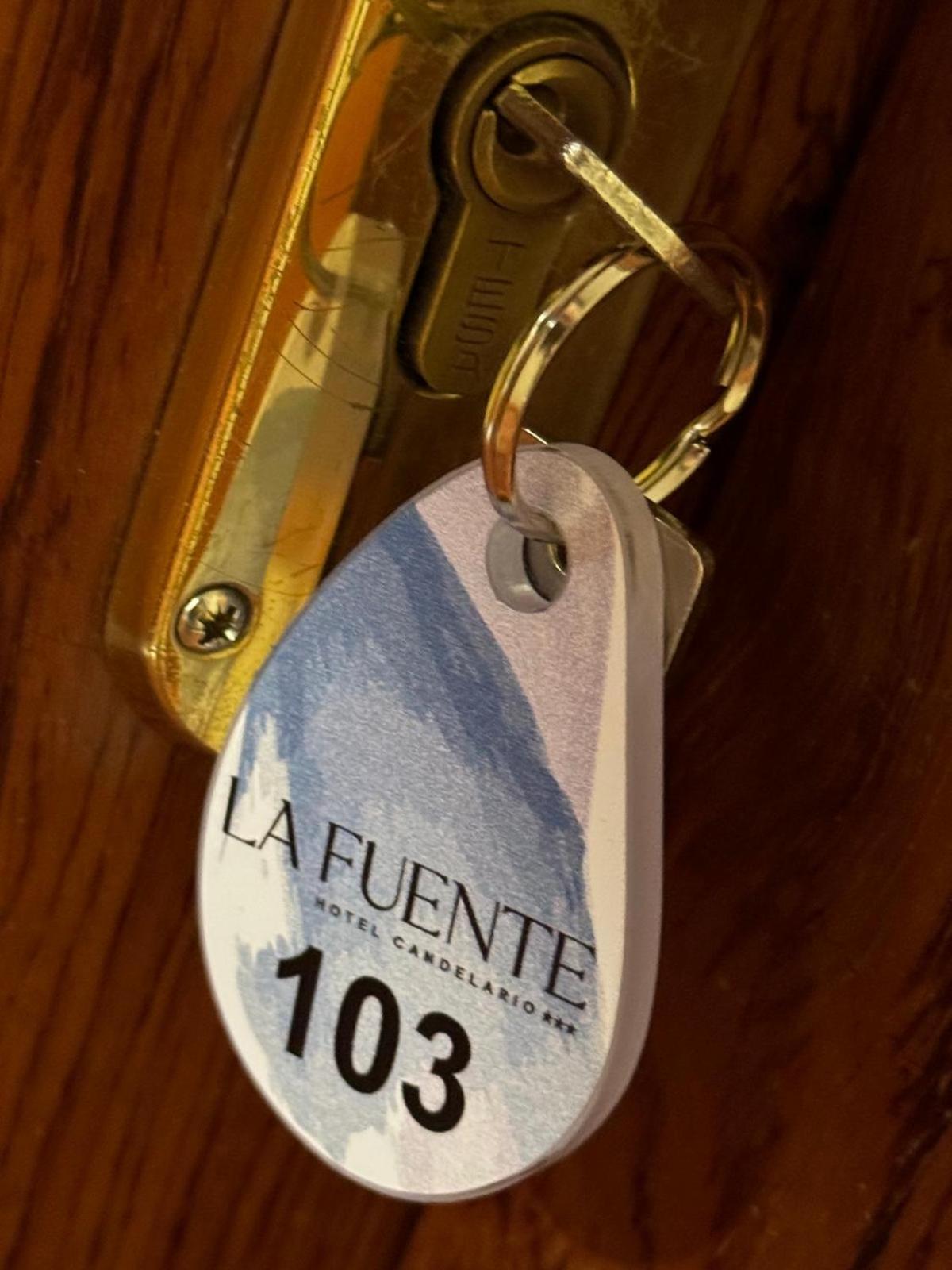 Hospedium Hotel La Fuente Candelario Exterior photo