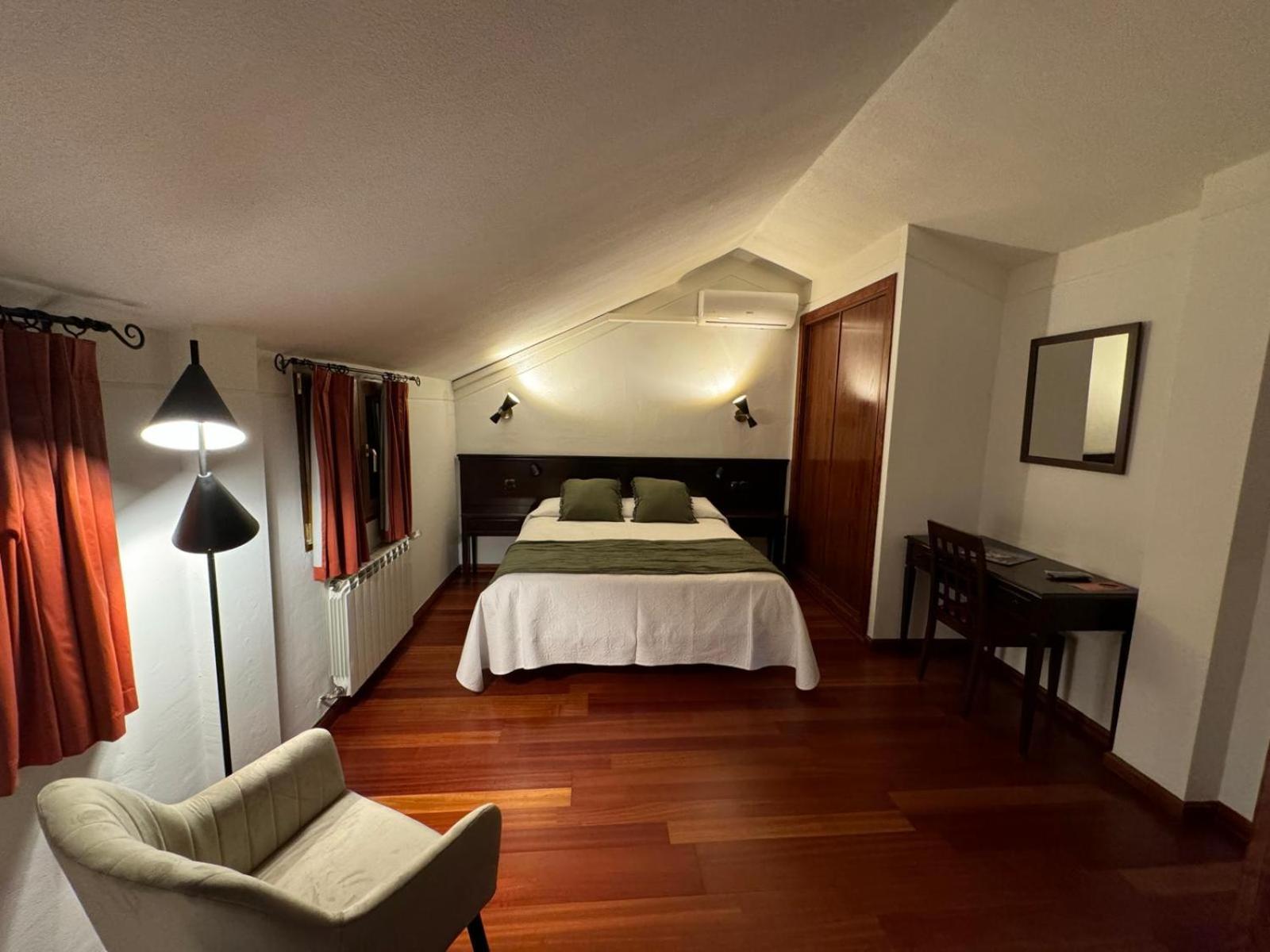 Hospedium Hotel La Fuente Candelario Exterior photo
